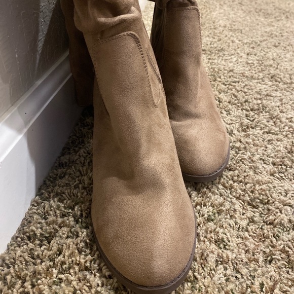 NWOT Knee High Runched Boots - Picture 2 of 4